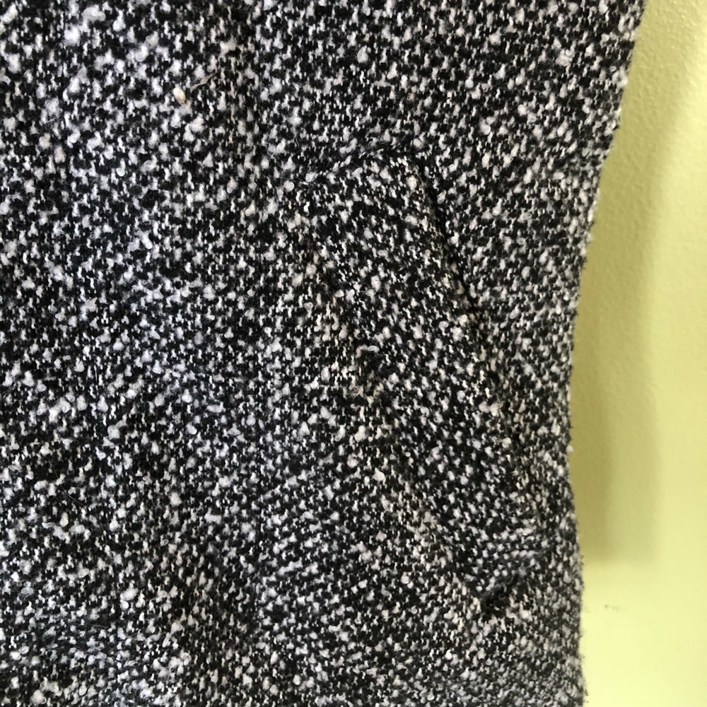 Black and white hooded vest - Picture 5 of 8